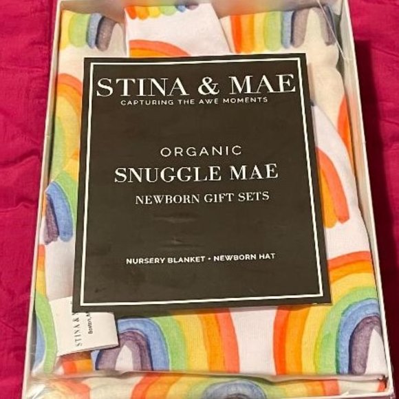 BRAND NEW STINA & MAE ORGANIC NURSERY BLANKET AND NEWBORN HAT GIFT SET RAINBOW - Picture 2 of 6